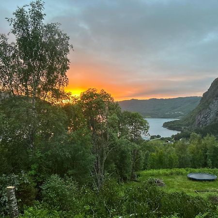 Stille Og Fredelig Ved Fjord Og Fjell Valsøybotn Esterno foto